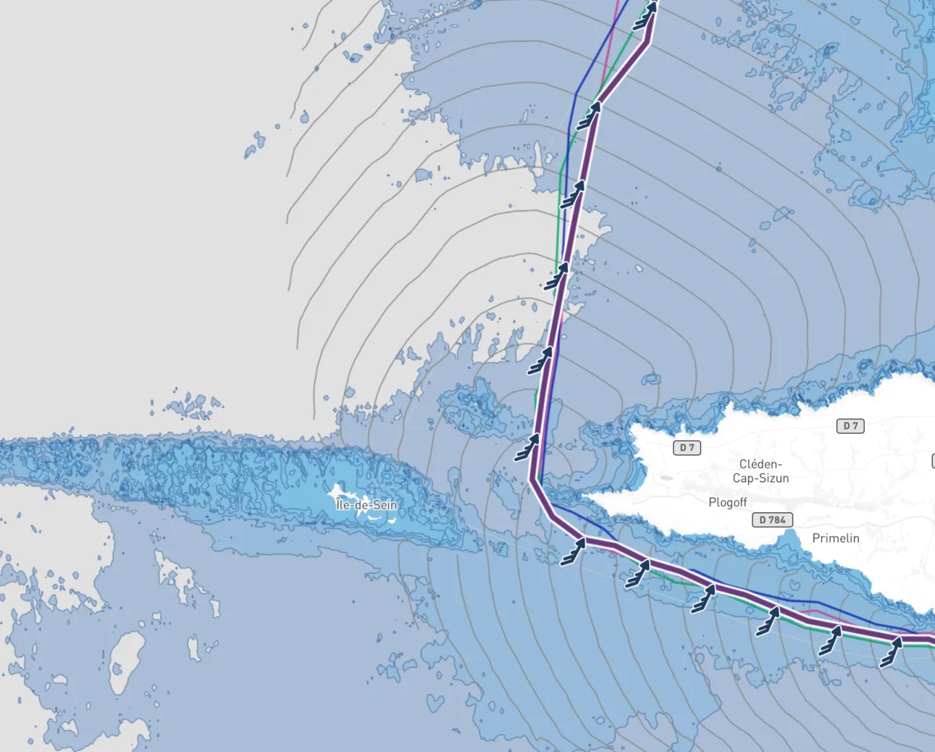 Carte du raz de Sein, les fonds en dégradé de bleu avec leurs isobathes : la route passe entre la pointe du Raz et l'île de Sein, dont les hauts-fonds s'étirent loin vers l'ouest.